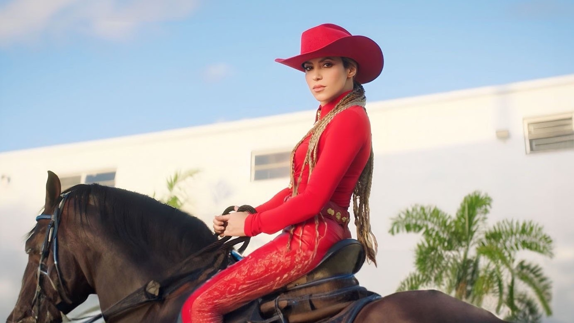 Shakira y Fuerza Regida Lanzan su Explosiva Colaboración Musical: ¡'Foto'!